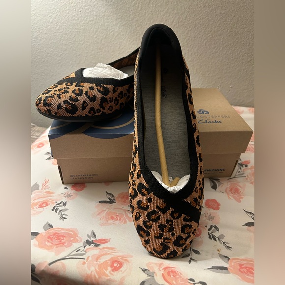 Clark’s Cloudsteppers Tan Leopard - Picture 11 of 13